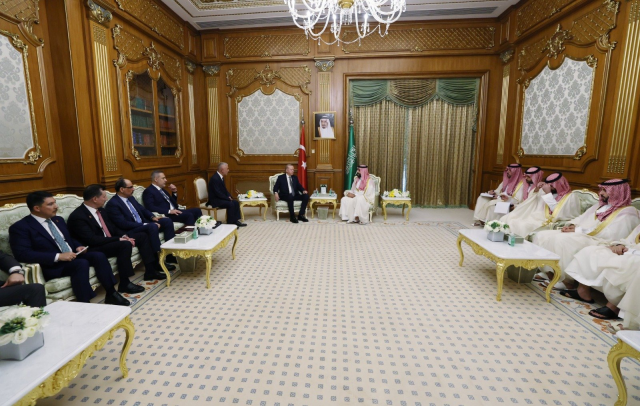 Türkiye, Suudi Arabistan ve Pakistan üçlü savunma anlaşmasını imzaladı.