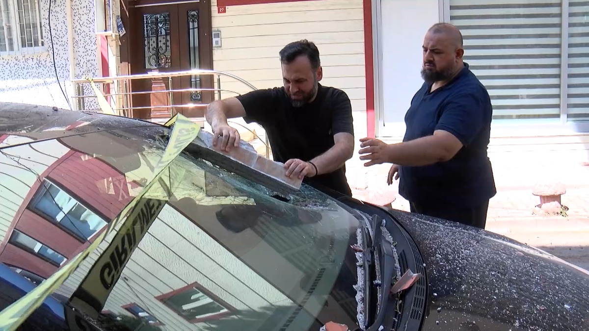 Ümraniye\'de Balkon Çöktü