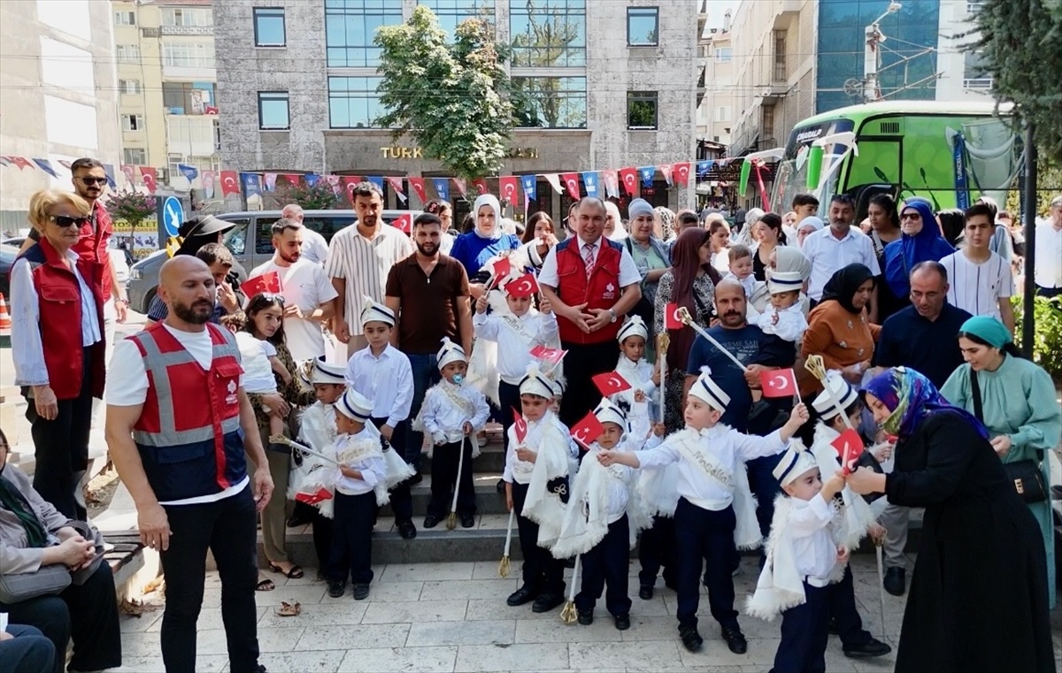 Bursa\'da Geleneksel Sünnet Şöleni