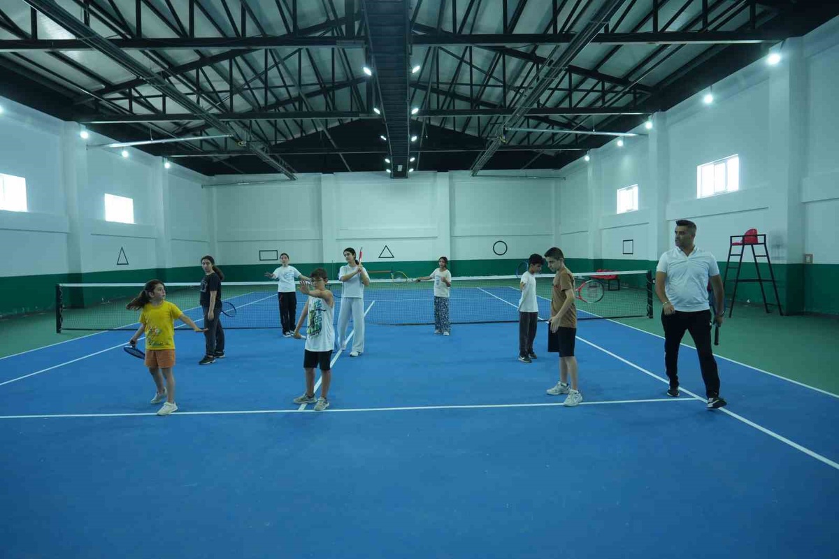 Muş\'ta Yaz Spor Okulları\'nda Tenis Coşkusu