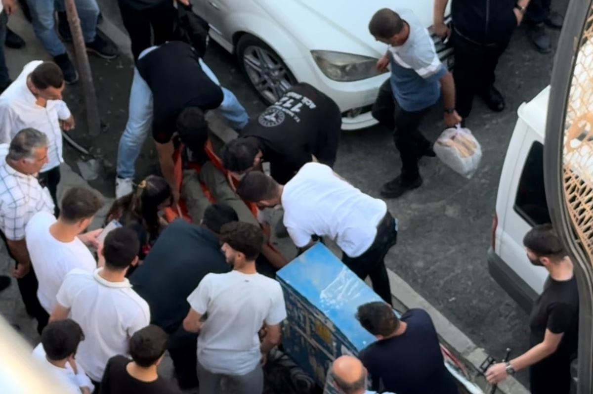 Yüksekova\'da Bayılan Vatandaş Hastaneye Kaldırıldı