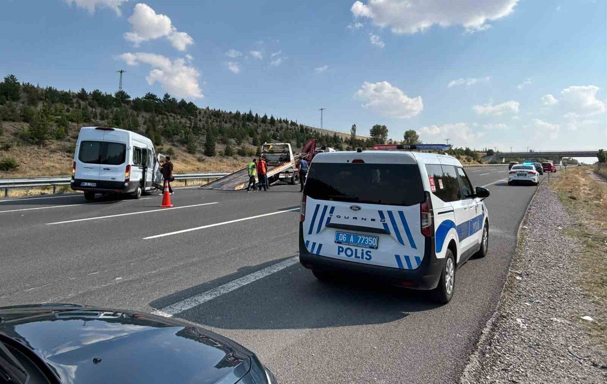 Ankara\'da Servis Aracı Kaza Yaptı