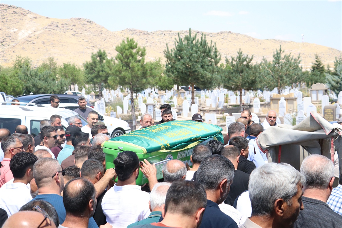 20 Yaşında Boğulan Uğur Kaan Defnedildi