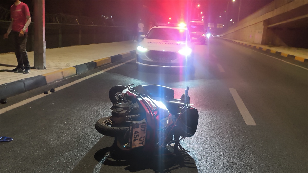 Antalya\'da Motosiklet Kazası: Genç Hayatını Kaybetti