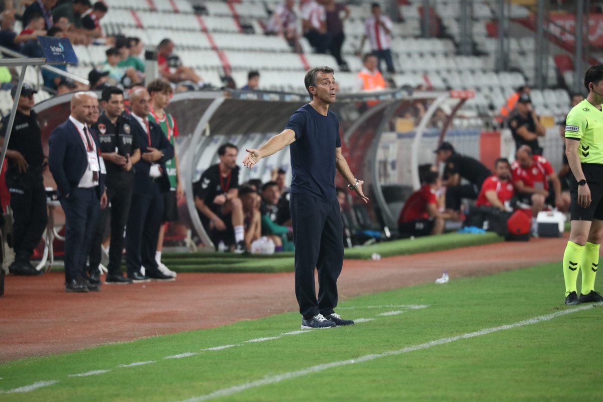 Antalyaspor sezona 4-3'lük galibiyetle başladı