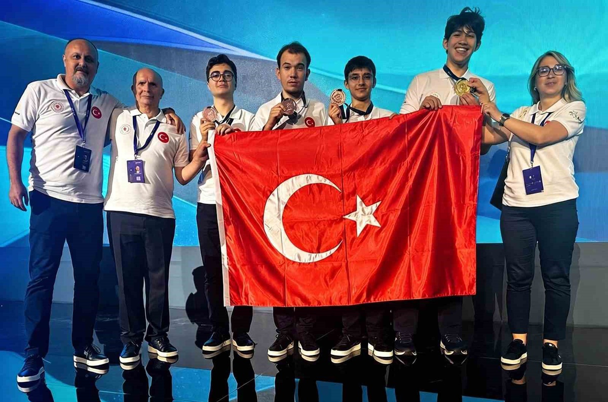 Türkiye, Nükleer Bilim Olimpiyatı\'nda Altın ve Bronz Kazandı