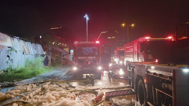 Başakşehir İkitelli Organize Sanayi Bölgesi'nde iş yerinde yangın