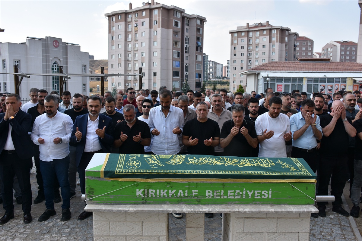 Gençlik Kolları Başkanı Batuhan Aslıyüce\'nin Cenazesi Toprağa Verildi