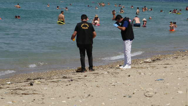 Denize giren vatandaş savaştan kalma askeri mühimmat buldu