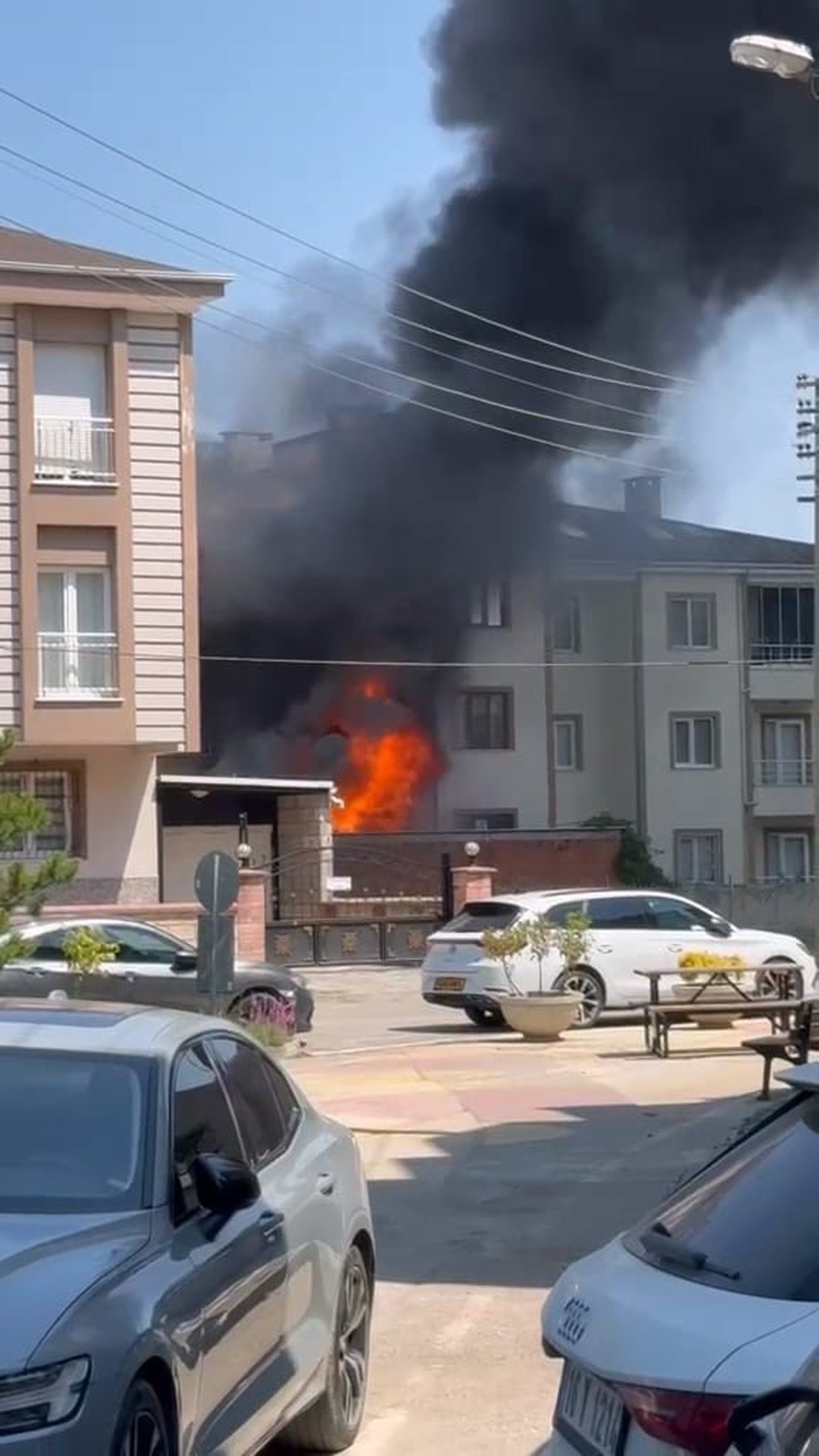 İnegöl\'de Depo Yangını Paniğe Sebep Oldu