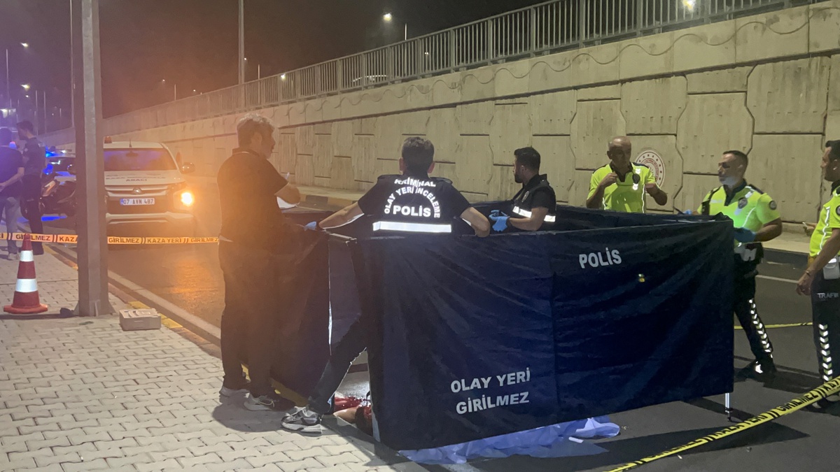 Antalya\'da Motosiklet Kazası: 25 Yaşındaki Genç Hayatını Kaybetti