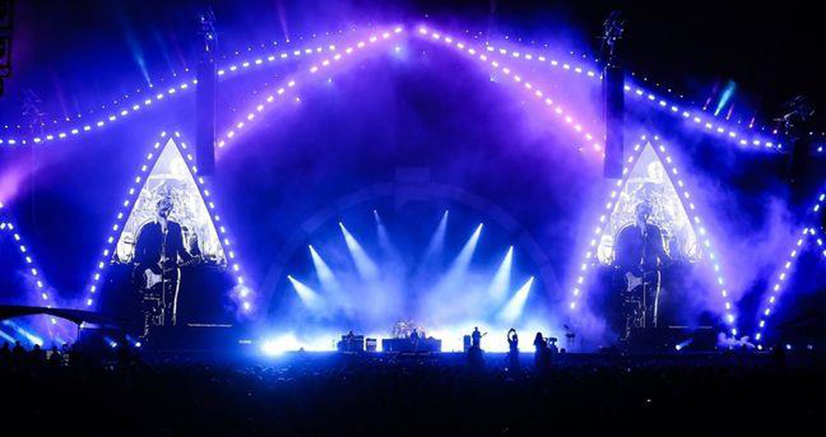Dolu Kadehi Ters Tut ile Mor ve Ötesi, İstanbul Festivali’nde rock rüzgârı estirdi