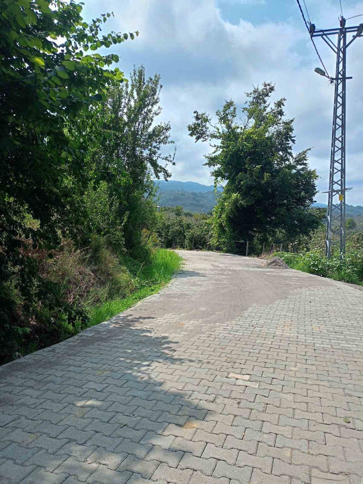 Akçakoca\'da Köy Yolları Güçlendiriliyor