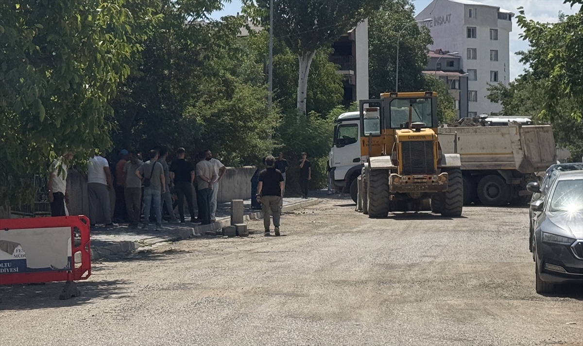Oltu\'da iş makinesi 88 yaşındaki adamın canını aldı