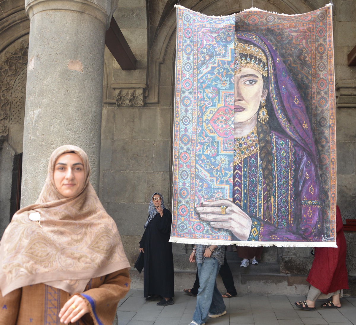 Şeyma Sezer\'in Kilim Üzerine Sanatı