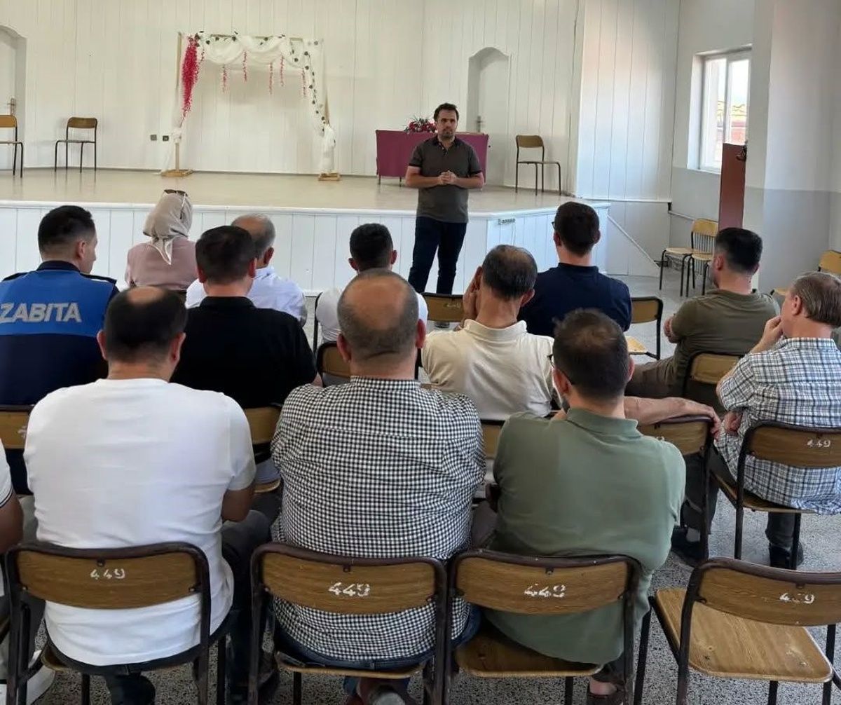 Hisarcık’ta Hayat Üniversitesi Projesi kapsamında "Hükümet Sistemleri ve Devlet Teşkilatı" konulu eğitim düzenlendi