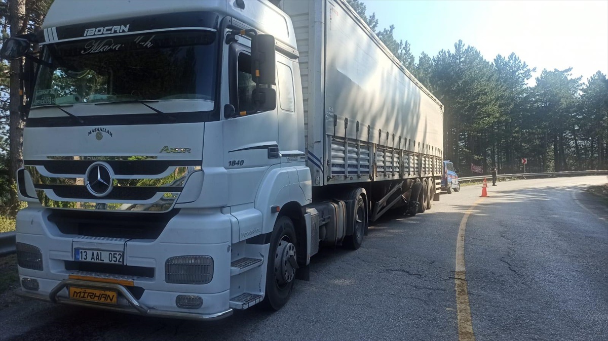 Karabük\'te İki Trafik Kazası: 1 Ölü, 4 Yaralı