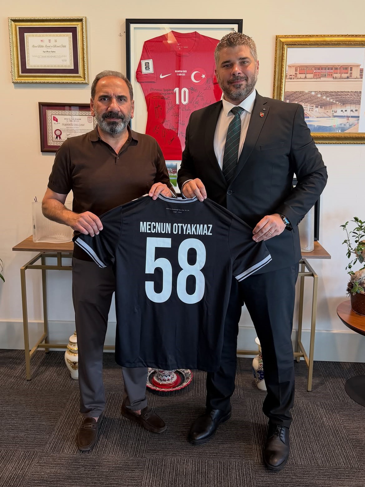Karşıyaka, TFF Başkan Vekili Otyakmaz\'ı Ziyaret Etti