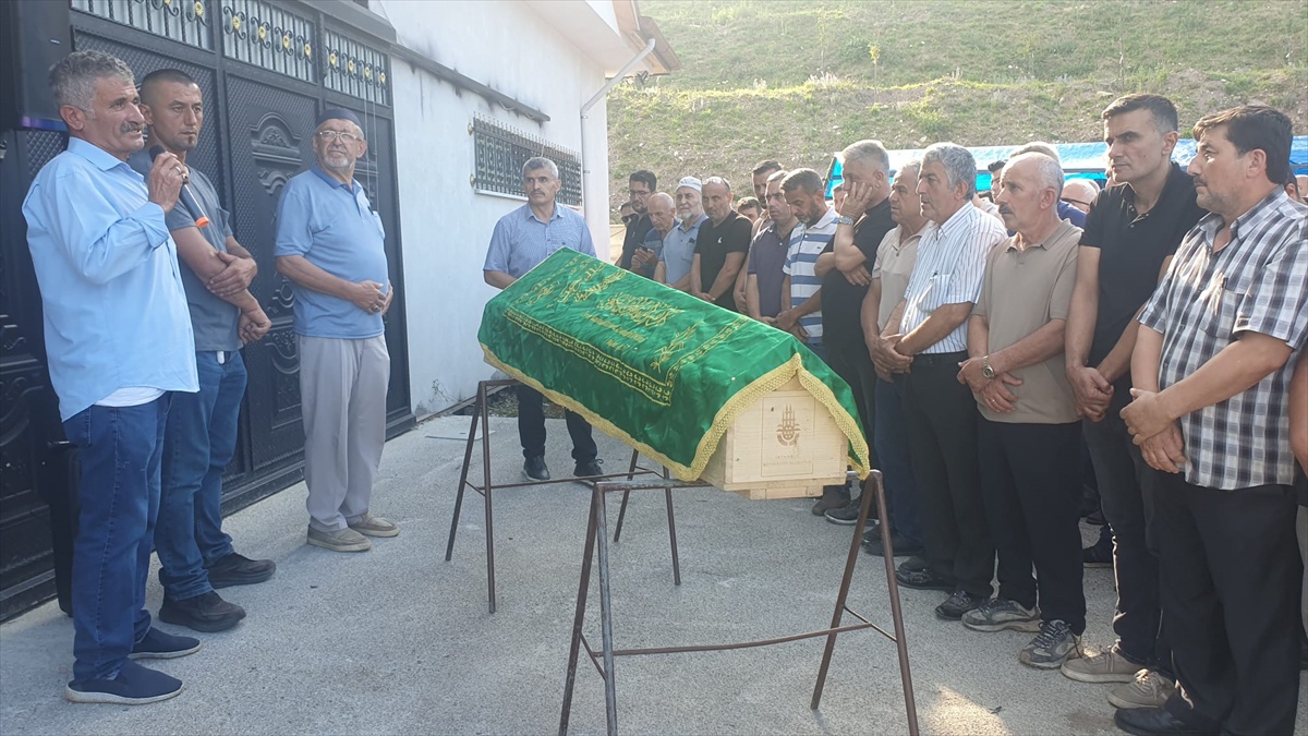 Yangında Mahsur Kalan Çocuğa Yardım Ederken Vuruldu