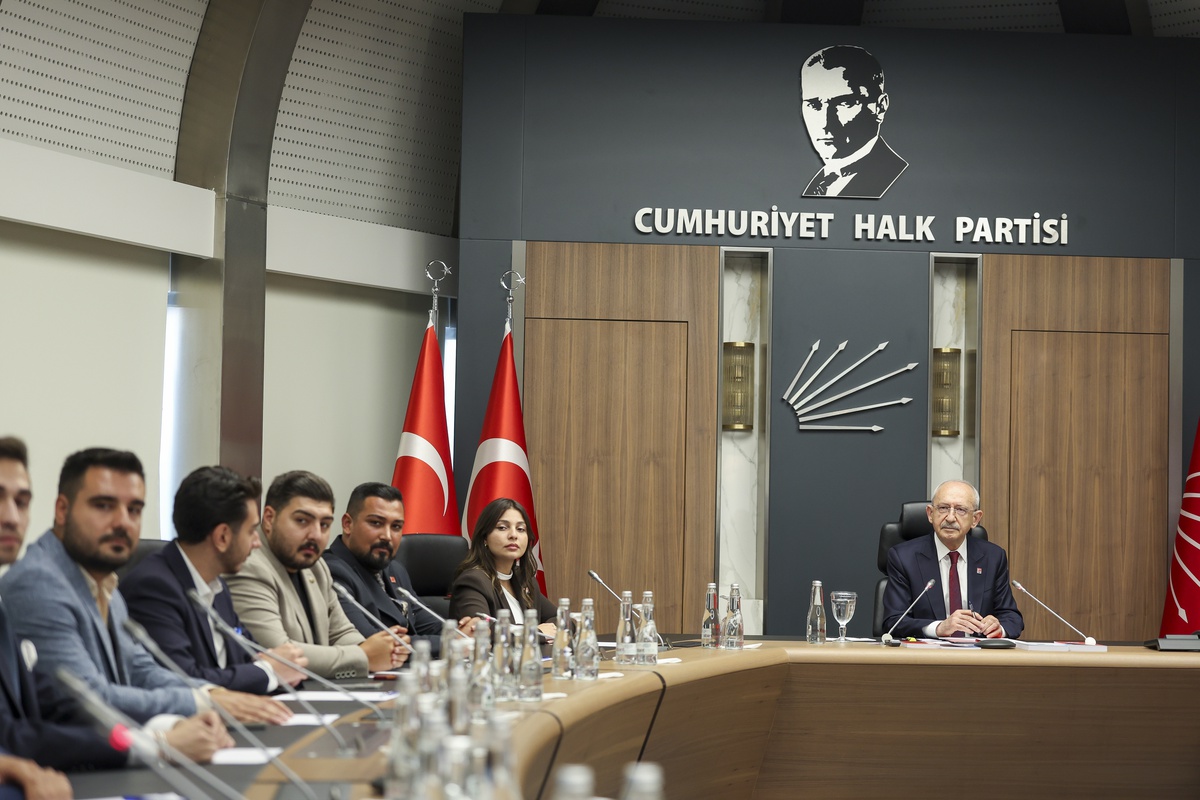 Kılıçdaroğlu Gençlik Kolları ile Bir Araya Geldi