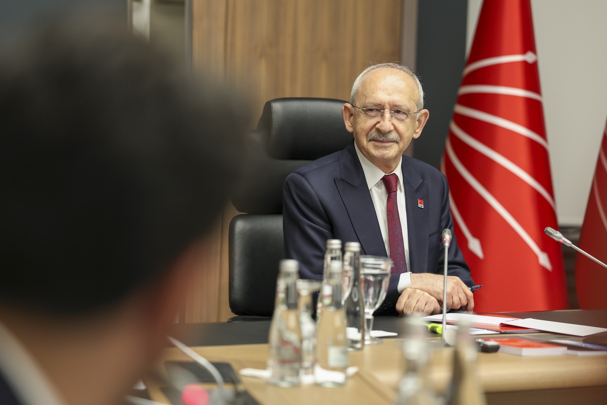 Kılıçdaroğlu, Gençlik Kolları ile Buluştu