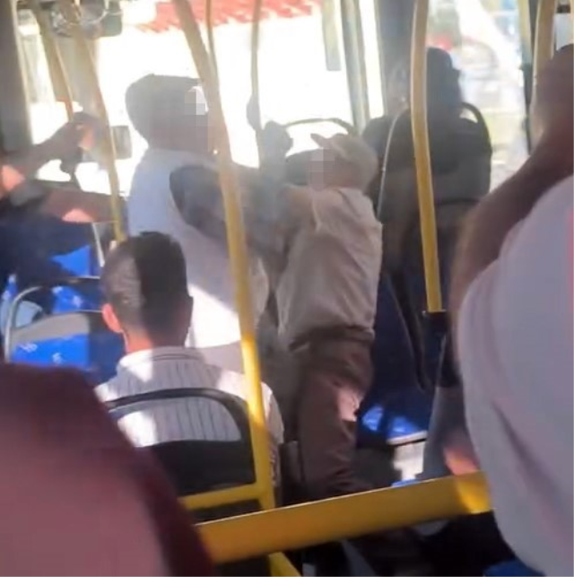 Malatya'da halk otobüsünde yaşlı yolcular birbirine girdi