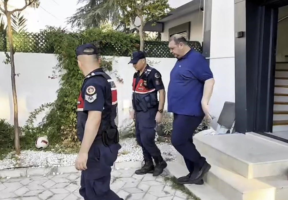 Menderes Belediye Başkanı İlkay Çiçek tutuklandı