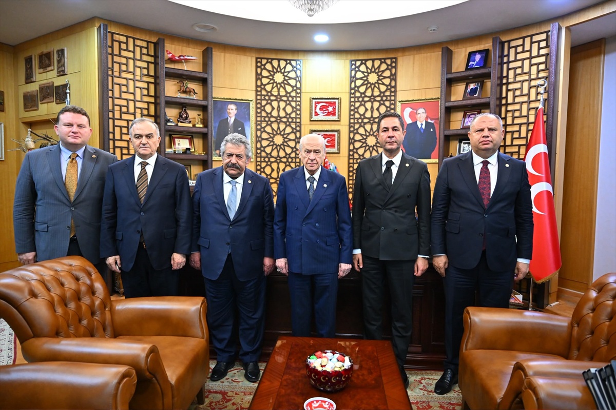 Bahçeli, MHP Komisyon Üyelerini Kabul Etti