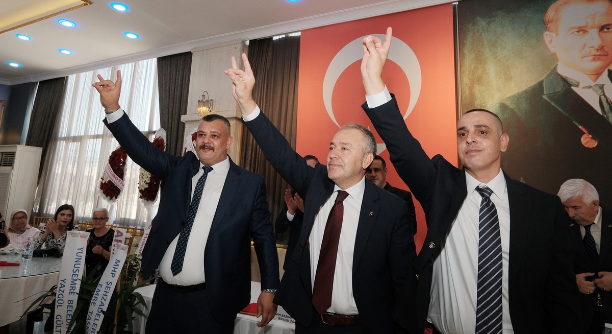 MHP Yunusemre\'de Ali Özkan Başkan Oldu