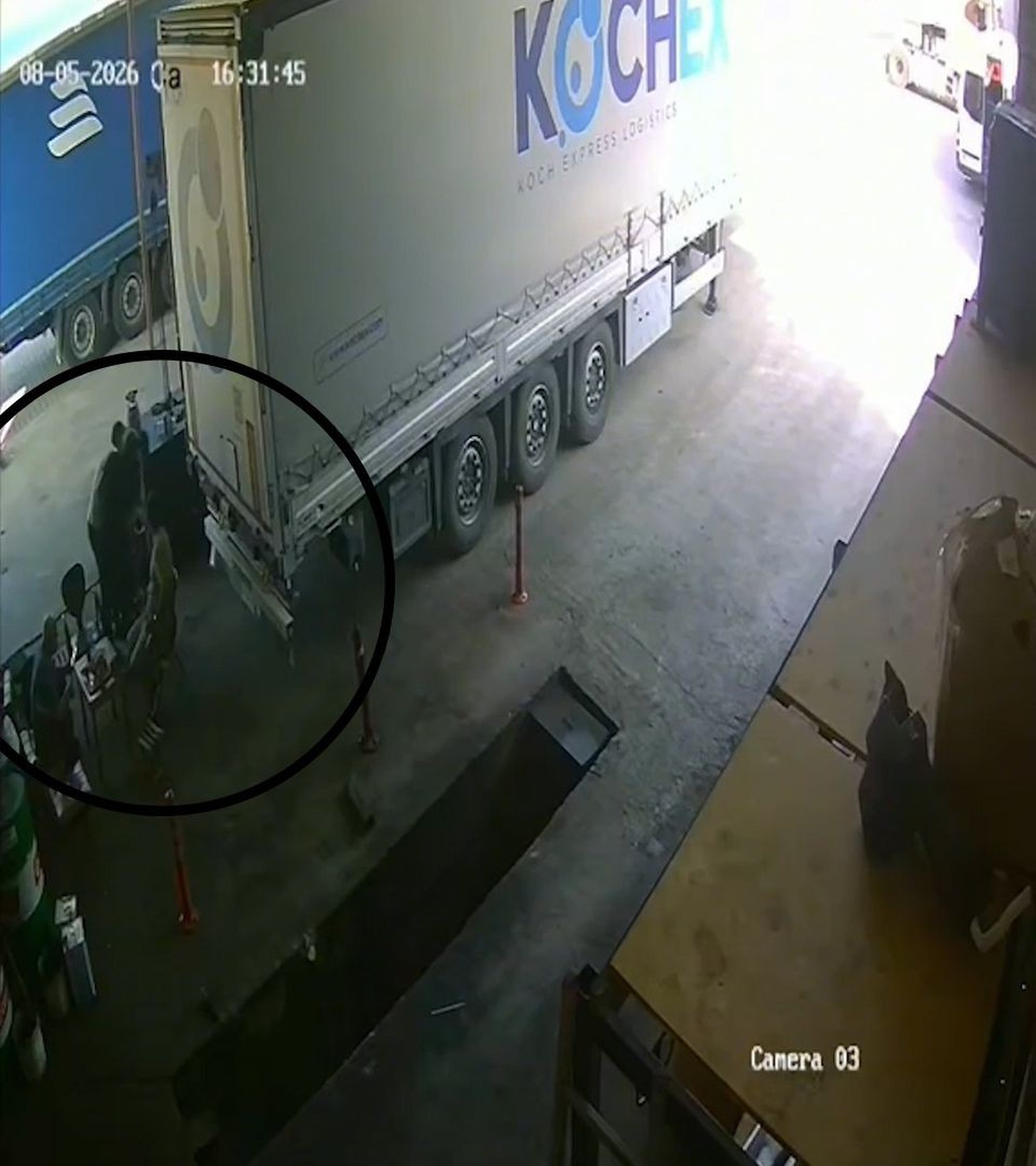 Oto Tamirhanesinde Hayat Kurtaran Manevra