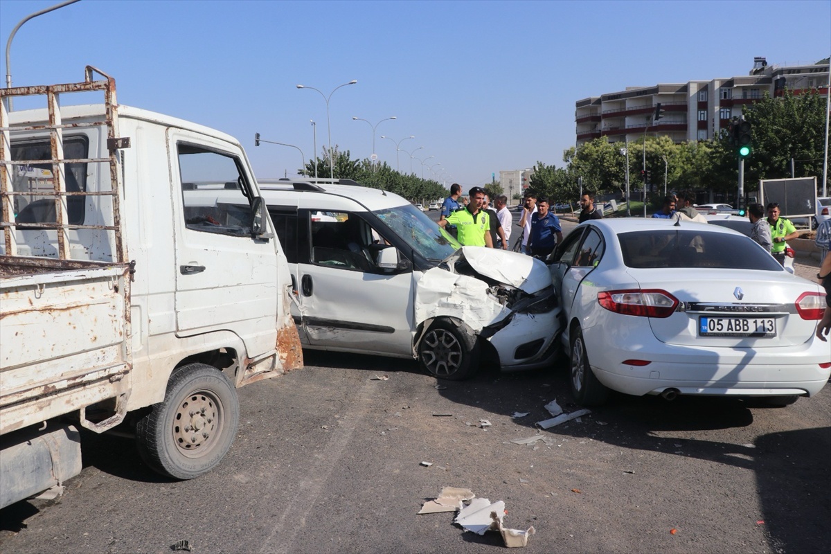 Şanlıurfa\'da Zincirleme Trafik Kazası