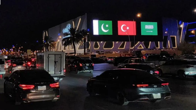 Türkiye, Suudi Arabistan ve Pakistan anlaştı! Simge yapılar üç ülkenin renklerine büründü