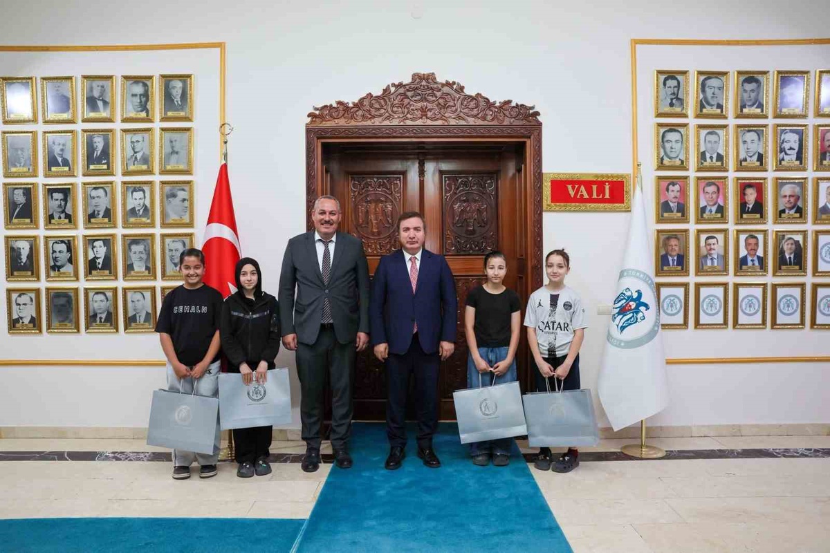 Vali Aydoğdu\'dan Karate Sporcularına Destek