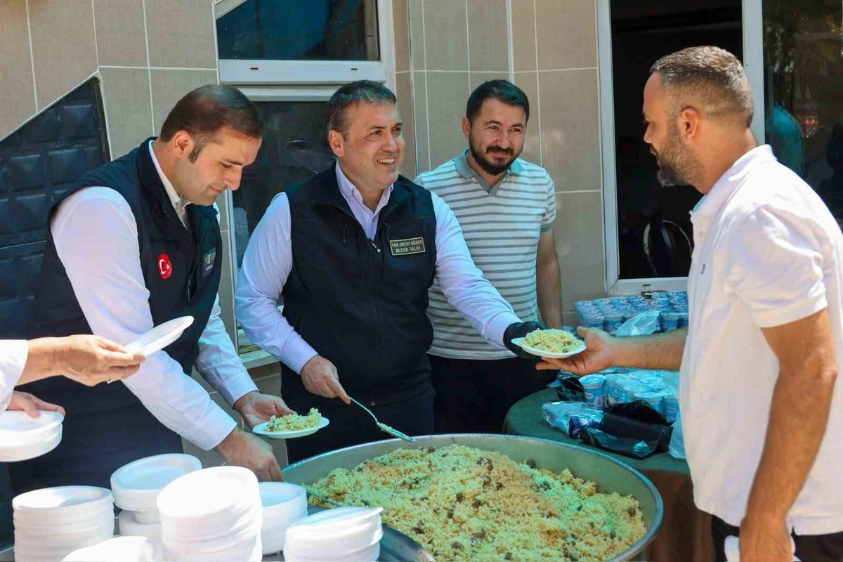 Vali Sözer Çerkeşli Köyü\'nde Vatandaşlarla Buluştu