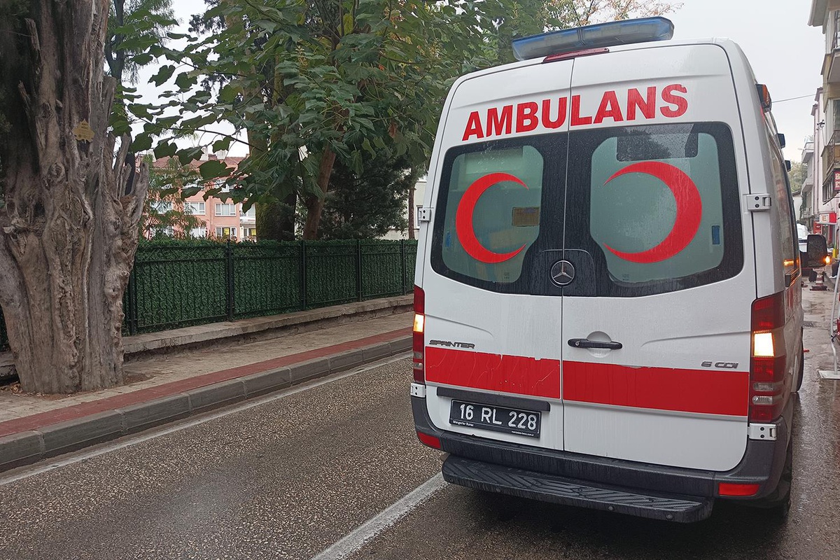Afyonkarahisar\'da 77 yaşındaki baba, oğlunun kavgasında 2 kişiyi öldürdü