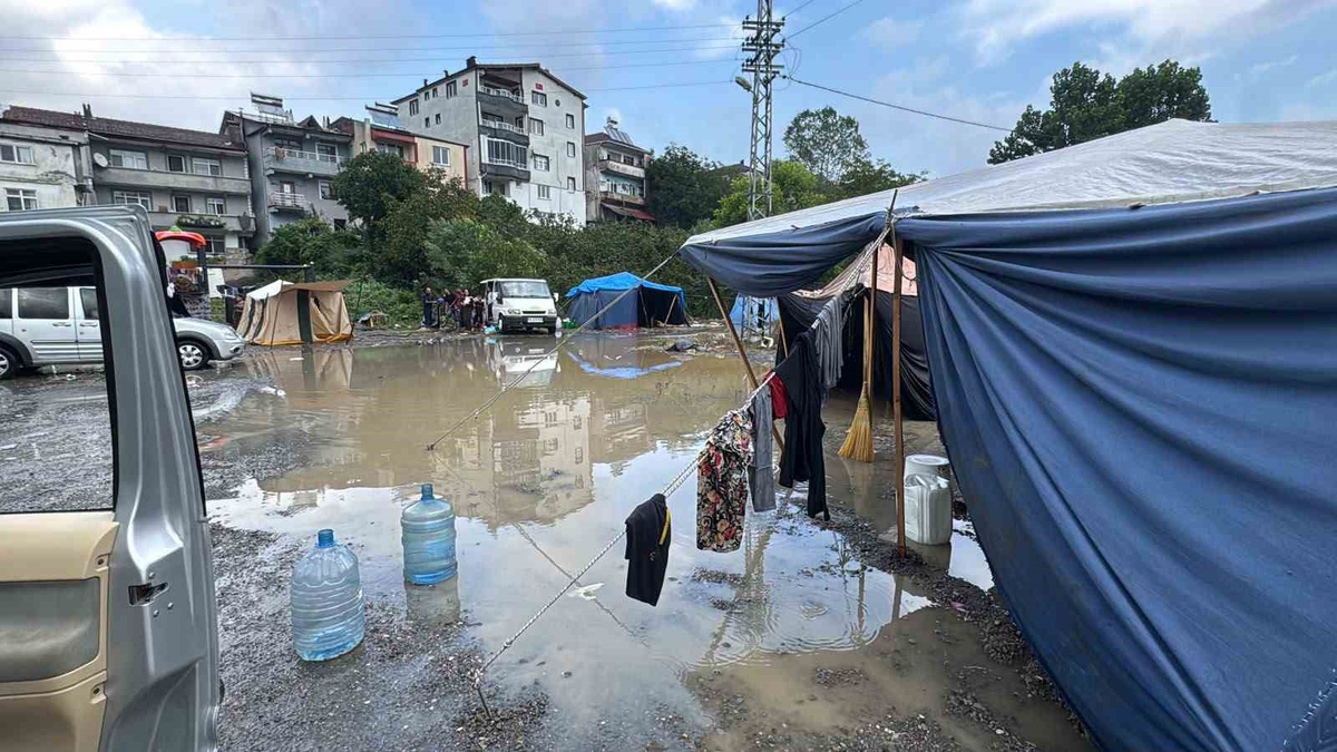 Alaplı\'da Sağanak Yağış Tarım İşçilerini Vurdu