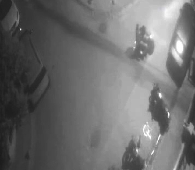 Motosikleti saniyeler içinde çaldılar: O anlar kamerada