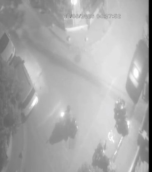 Motosikleti saniyeler içinde çaldılar: O anlar kamerada