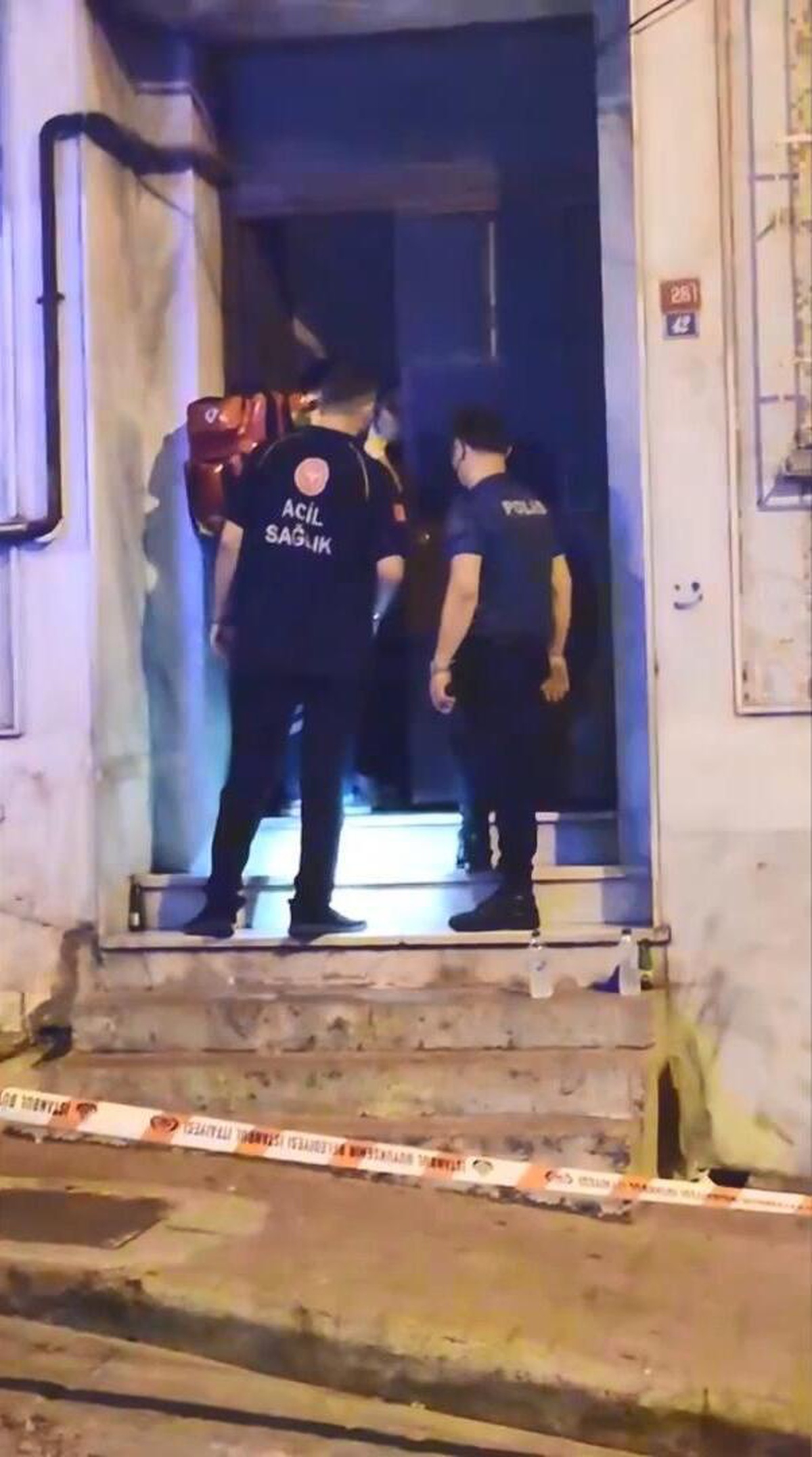 \'Kötü koku\' ihbarıyla gerçek ortaya çıktı: İtfaiye kapıyı açınca...