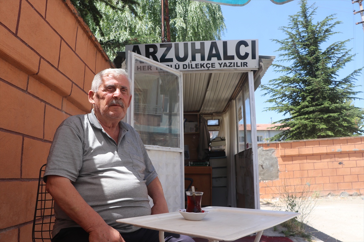 Daktilo ile hizmet veren arzuhalci