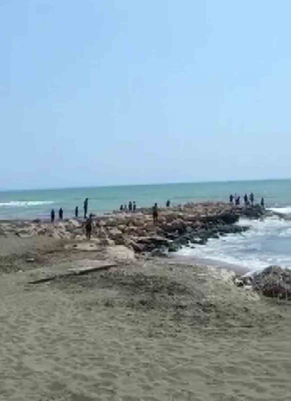Deniz Uyarısına Rağmen Dalgalara Kapıldılar