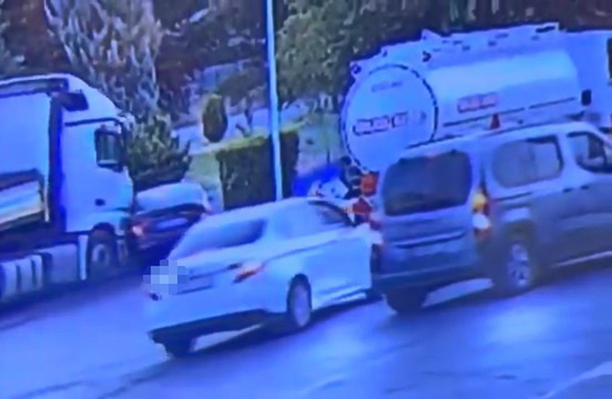 Elazığ\'da Otomobil Tır Tarafından Sürüklendi