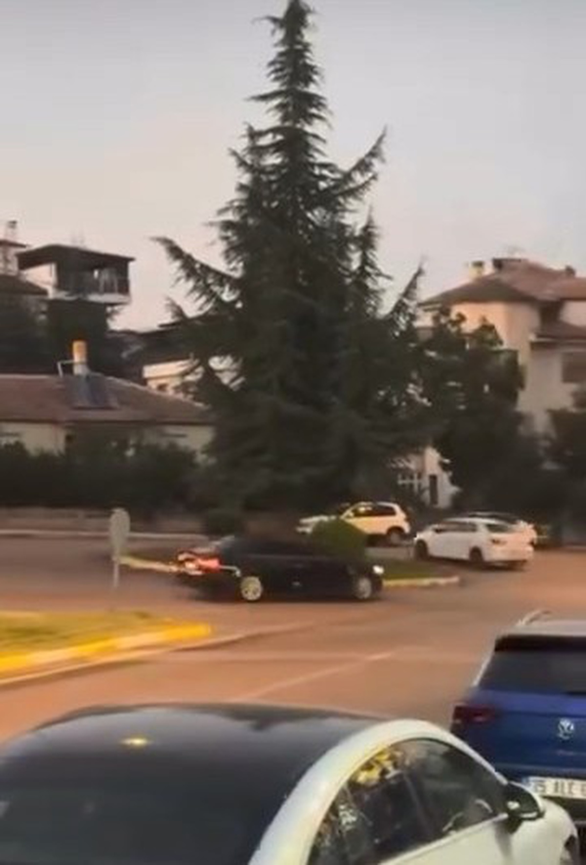 Elazığ\'da Drift Yapan Sürücü Kamerada