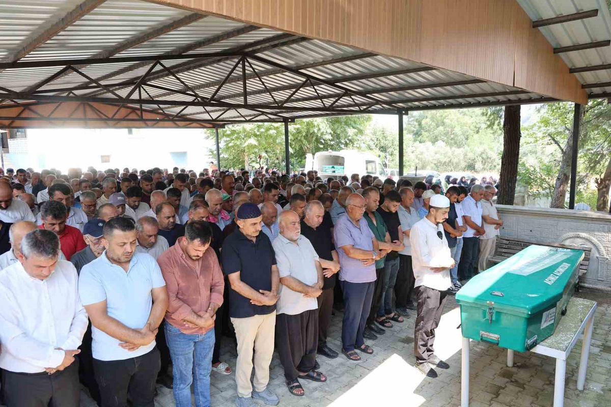 İmamoğlu\'nda Göçük Altında Kalan İşçi Hayatını Kaybetti