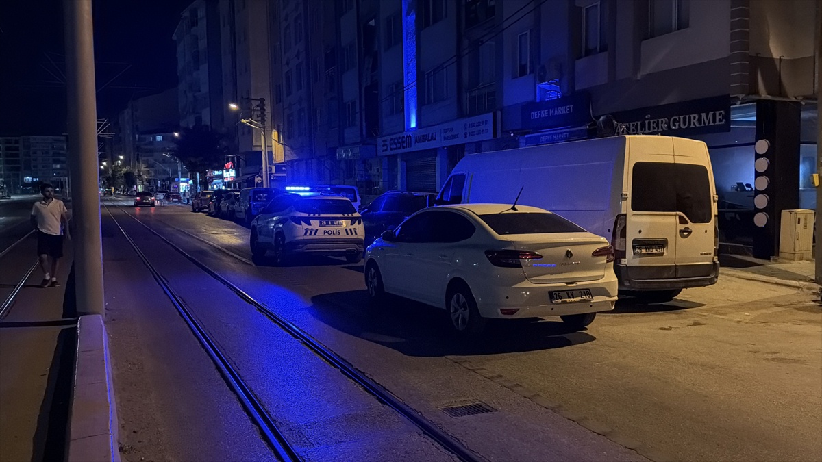 Eskişehir\'de Bıçaklı Kavga: 2 Yaralı