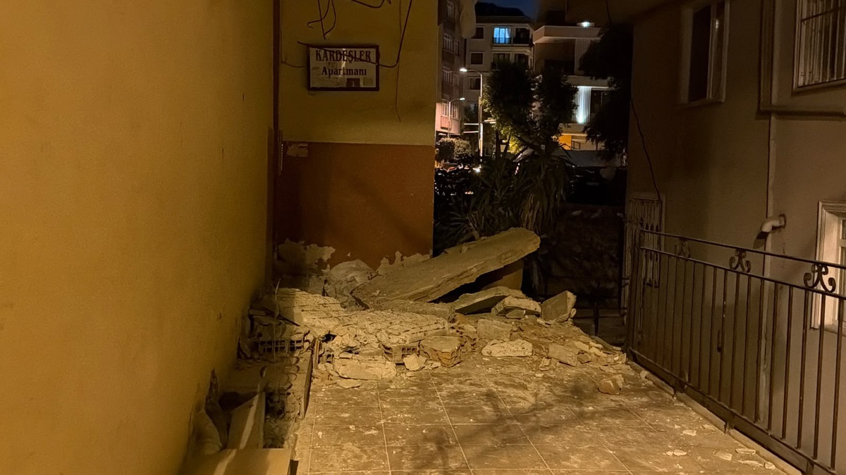 Güngören\'de Balkon Çöktü, Bina Mühürlendi