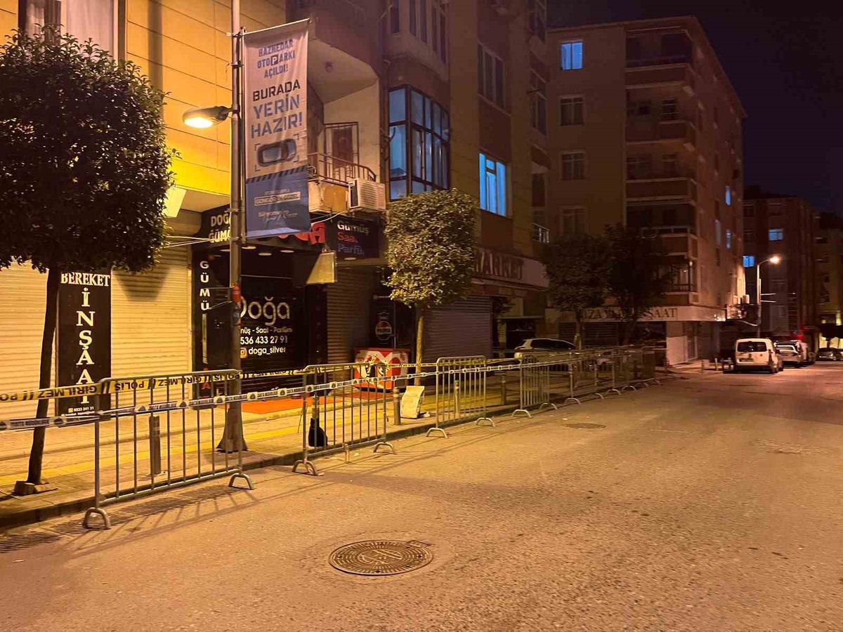 Güngören\'de Balkon Çöktü