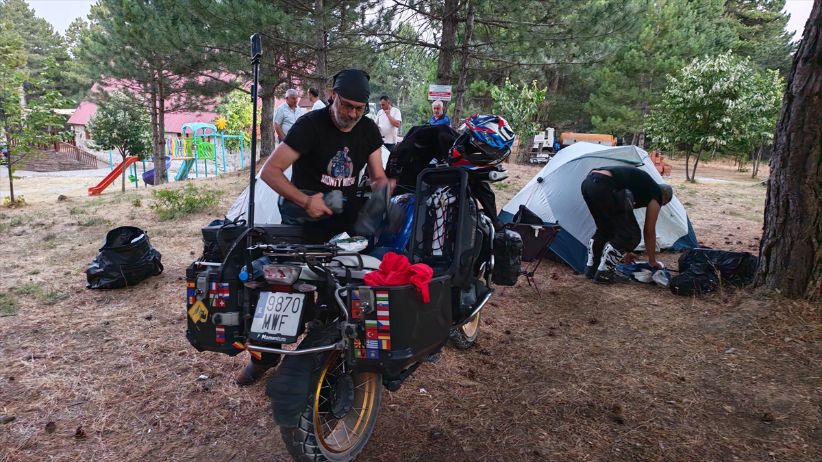 İki Motosikletçi Türkiye\'de Mola Verdi