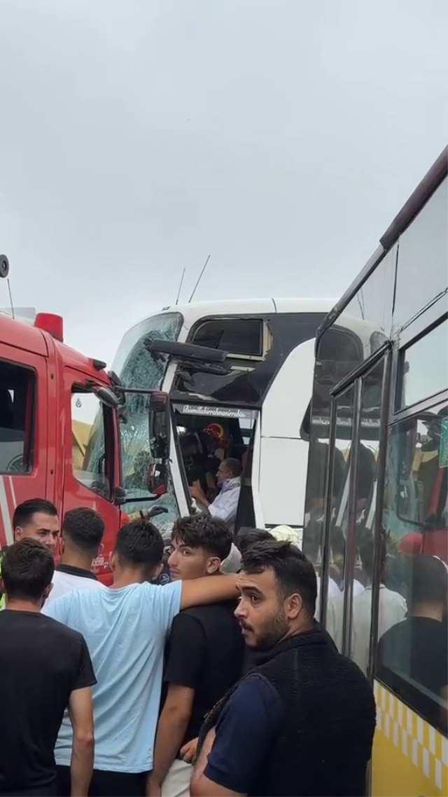 İstanbul'da yolcu otobüsü, İETT otobüsüne çarptı! Çok sayıda yaralı var