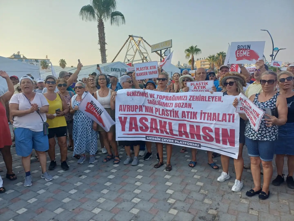 Mersin\'de Plastik Atık İthalatına Karşı Eylem